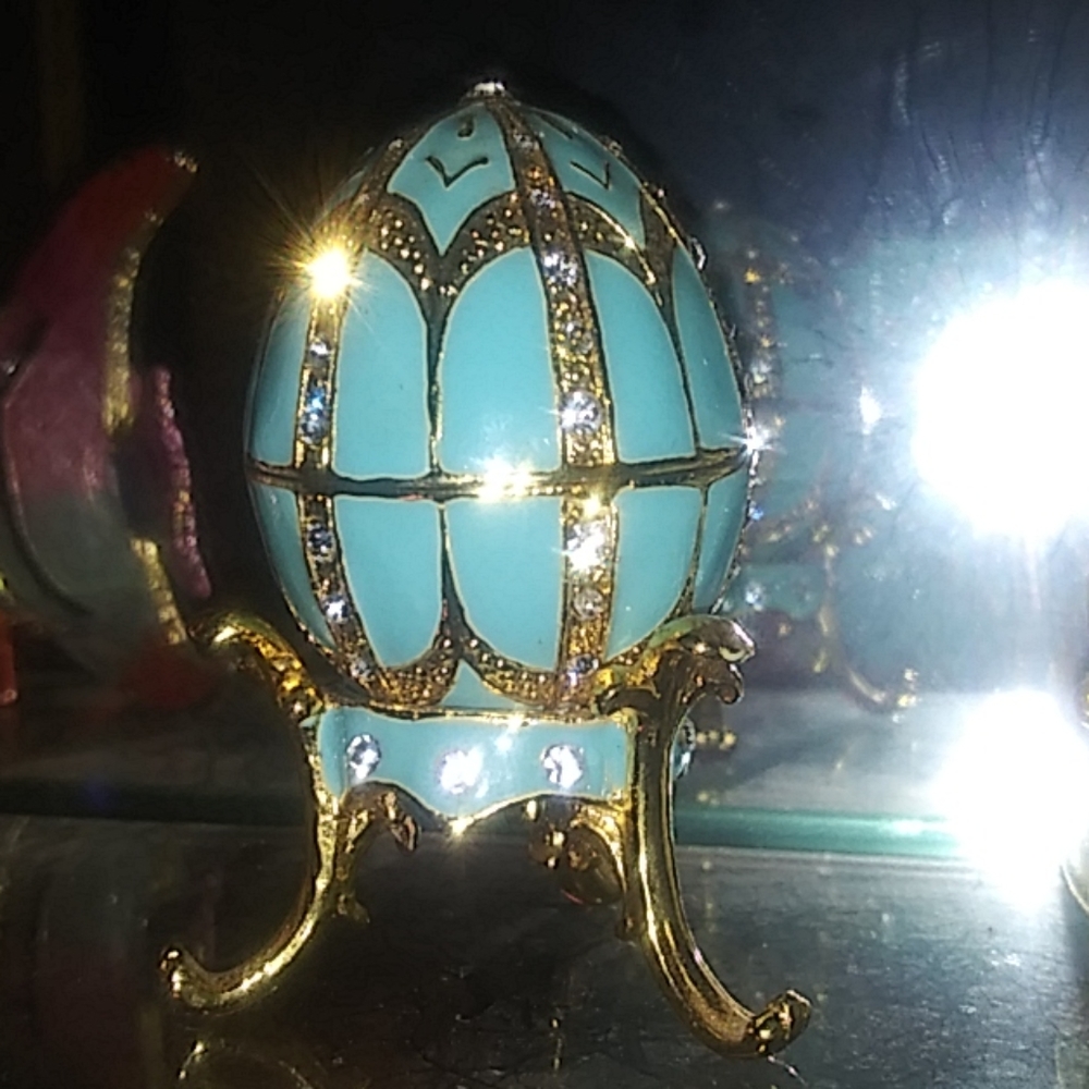 Egg w stand keepsake